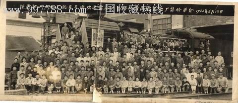铁道部四方机厂欢送最后一台修理机车出厂.jpg