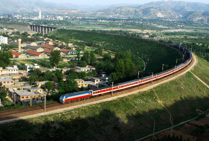 SS7D牵引旅客列车.jpg