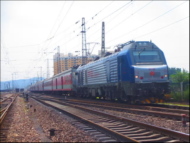 配属京局丰段 HXD2B-0410丰沙拉客车.jpg