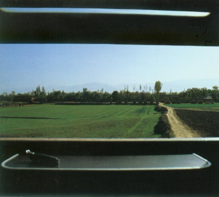 车窗外的秦川大地。.jpg