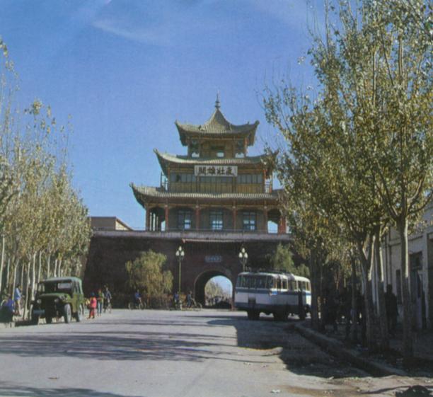 酒泉十字路鼓楼.jpg