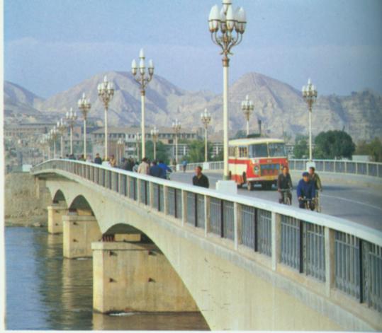兰州新建的黄河公路桥.jpg