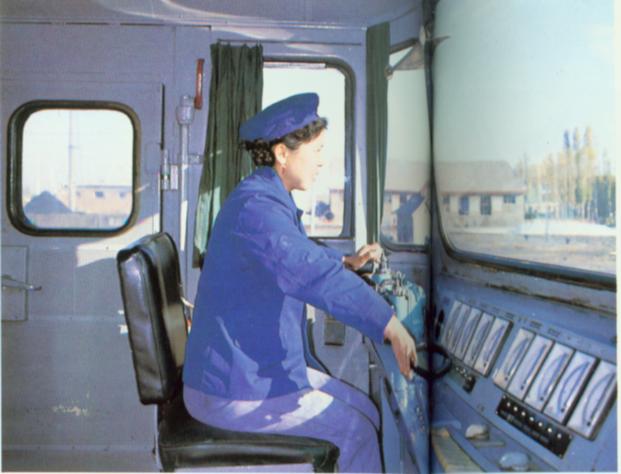 维族女性司机.jpg