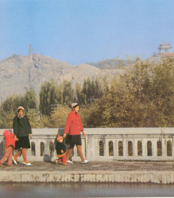 乌鲁木齐街头.jpg