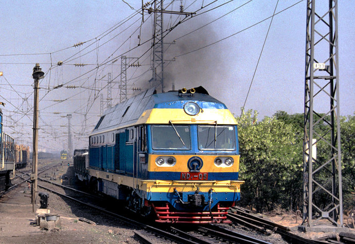 ND4-05内燃机车.jpg