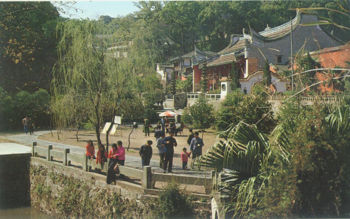 鼓山海拔969米、面积1890公顷，耸立于榕城东郊.jpg