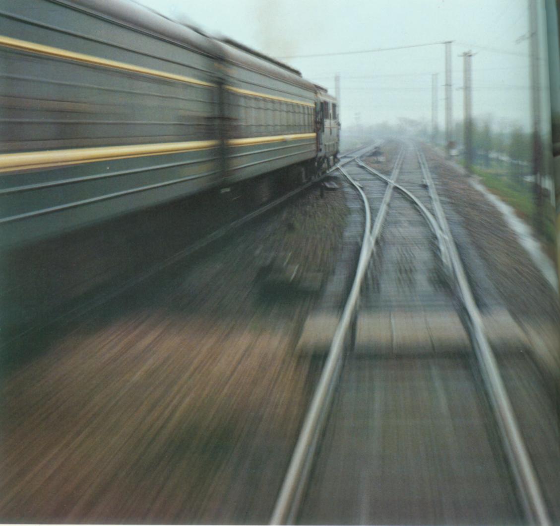 急速行驶的列车。.jpg