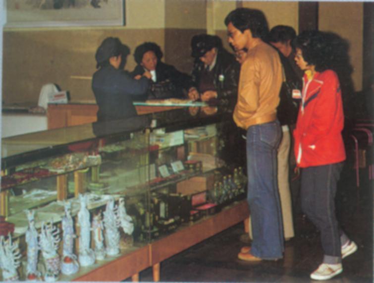 上海站内商店.jpg