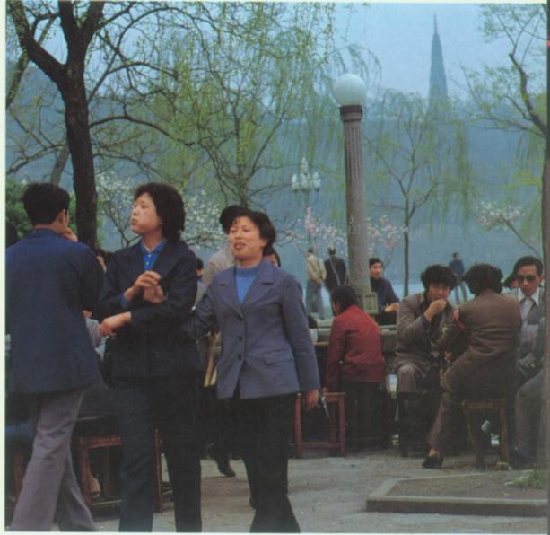 休息日的西湖.jpg