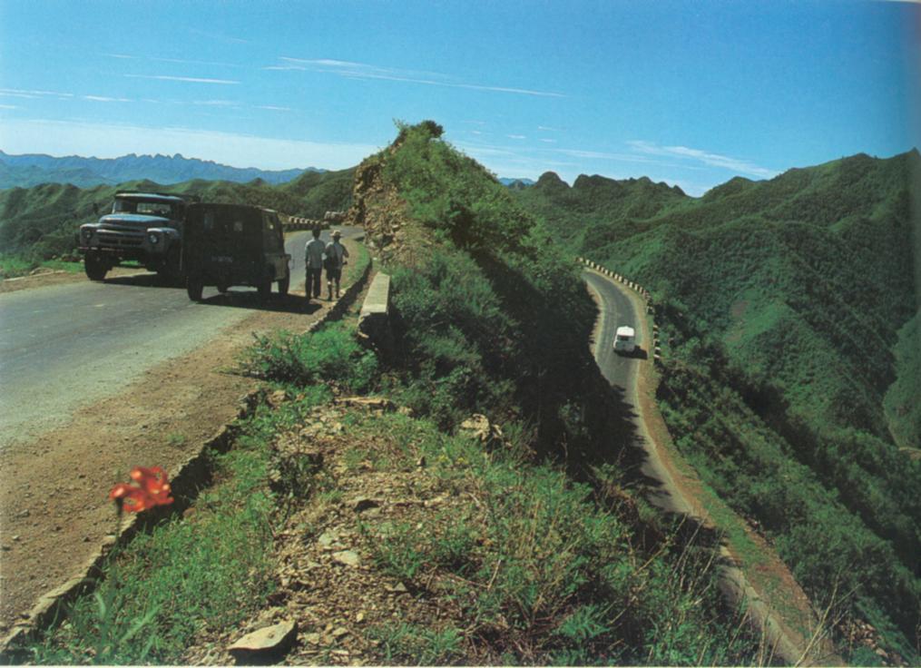 北京至承德的盘山公路。.jpg