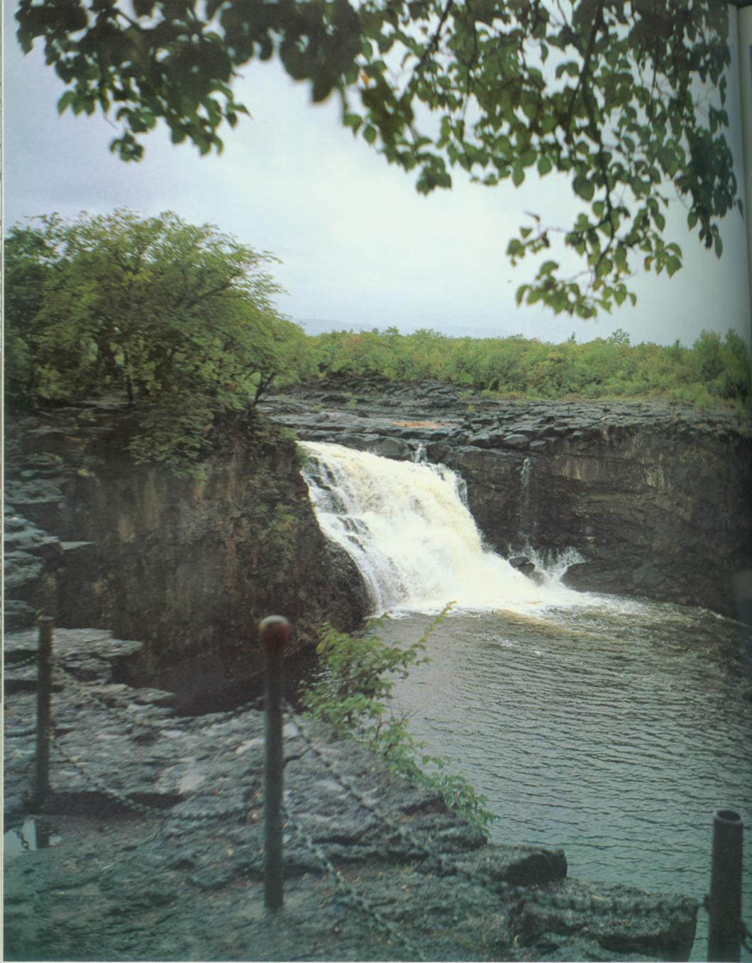 镜泊湖.jpg