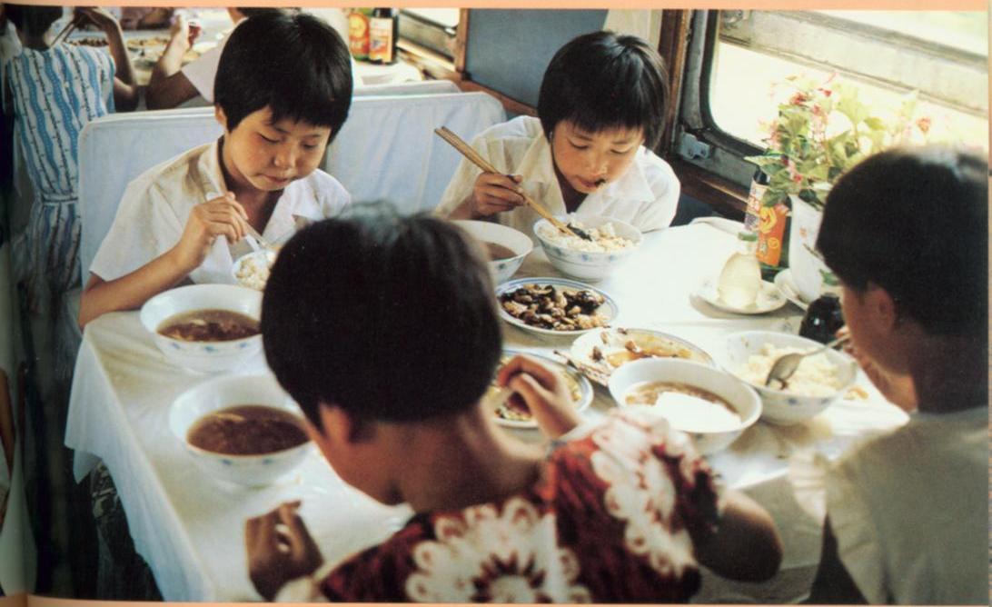 就餐中的小旅客.jpg