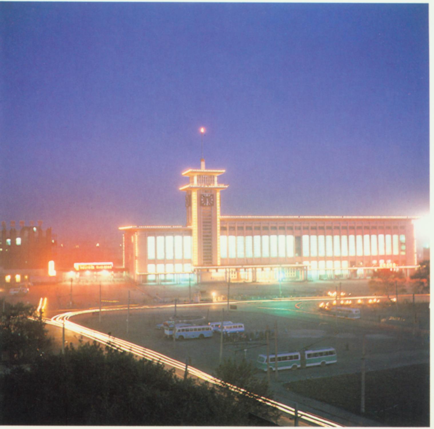 齐齐哈尔车站夜景。.jpg