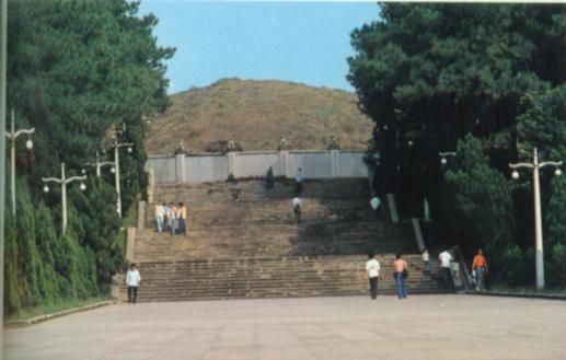 红花岗烈士陵园.jpg