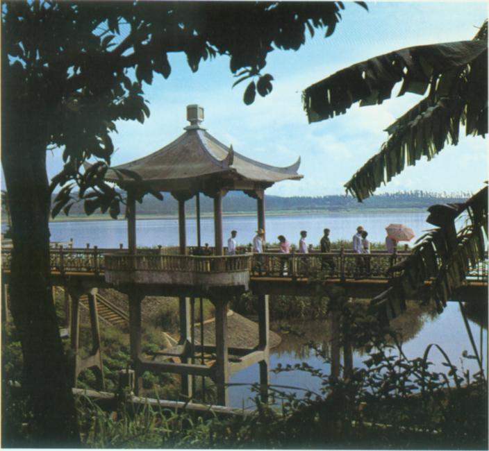 湖光岩.jpg