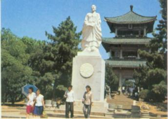 屈原雕像.jpg