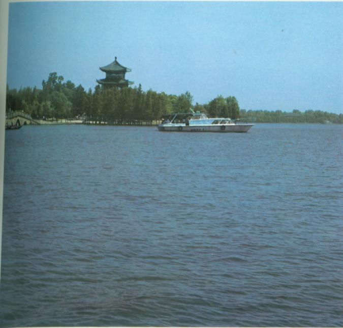 武汉东湖.jpg