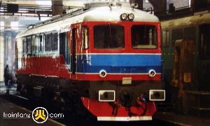 原ND2  0144号机车在罗马利亚机车修理厂内易名   60   1518  4号机车..jpg