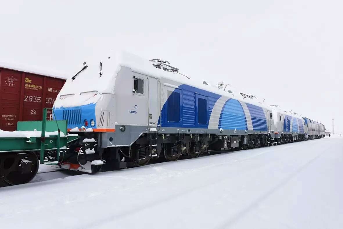 中白2型机车--阿拉山口5.jpg
