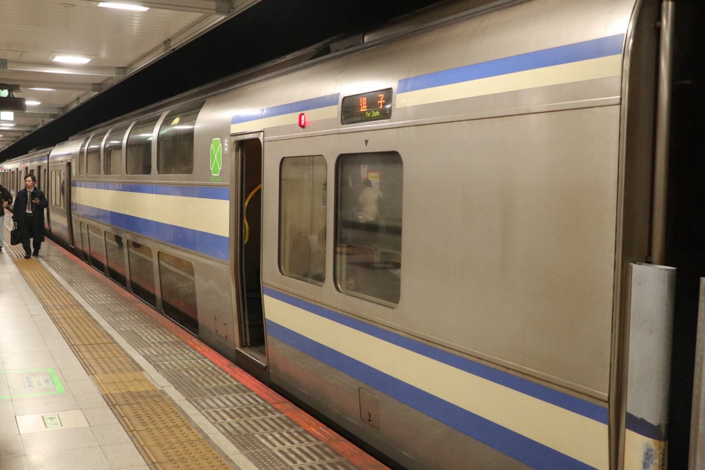 E217绿色车厢.JPG