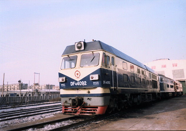DF4C-4000系-4092 配属沈局吉段全路唯一一辆大连原厂东风4C！1.jpg