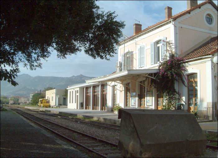 法国，科西嘉岛，加尔维（Calvi）站.jpg