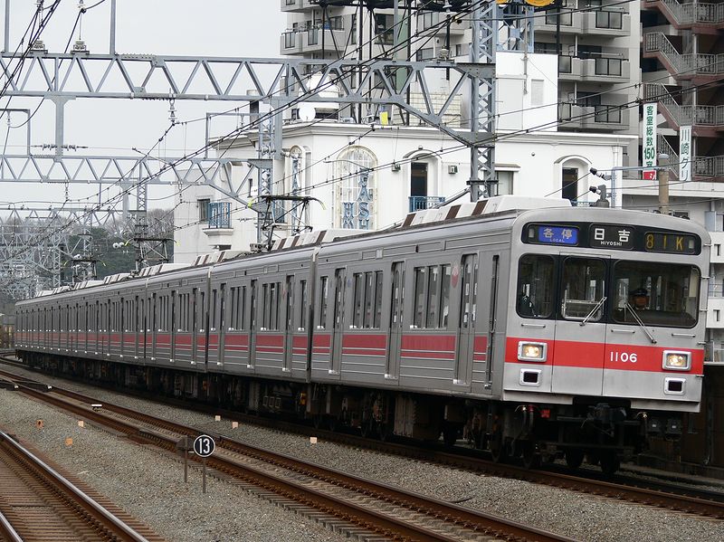 Tokyu1000_8cars.jpg
