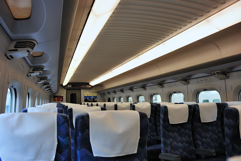 700车内，站站乐没人坐.jpg