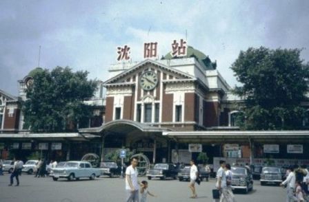 80年代中期的沈阳火车站.jpg