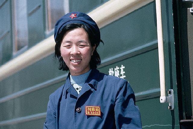 80年代初的列车员.jpg