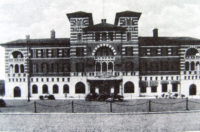 1909年建造的上海北火车站正立面图.jpg