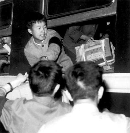 唐山地震救援.jpg