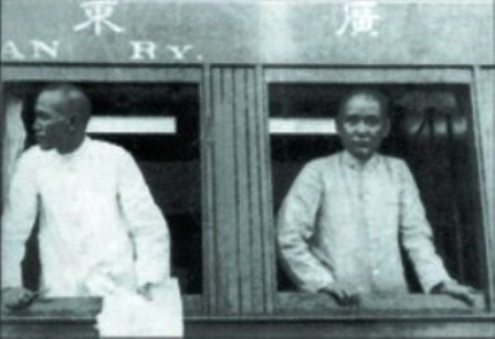 1923年7月孙中山与蒋介石在去韶关的火车上.jpg