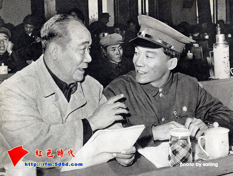 侯宝林和中国铁路文工团相声演员侯跃文于1979年10月出席中国文学艺术工作者第四次代表大会.jpg