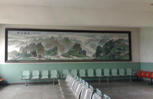 X燕山站内.jpg