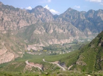 幽州峡谷,笛声与回忆在山间萦绕.