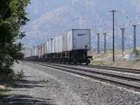 美國加州的 TEHACHAPI 小鎮所拍攝的貨運列車