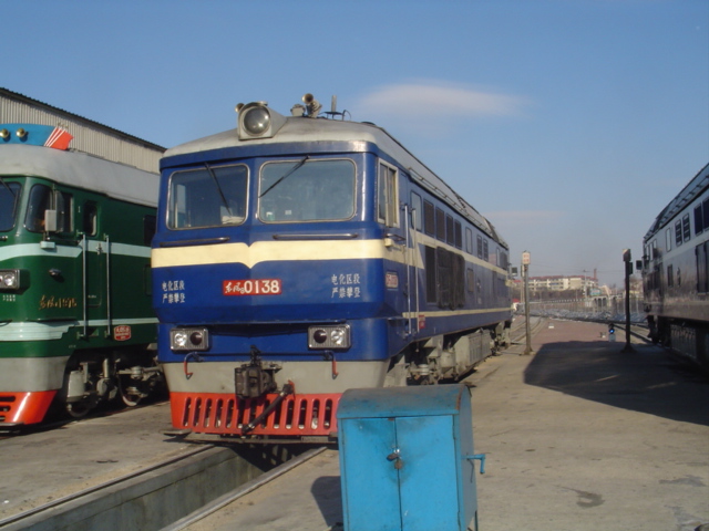 东风4-1975.JPG