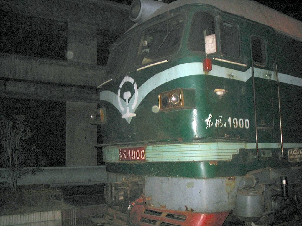 东风4-1900.jpg