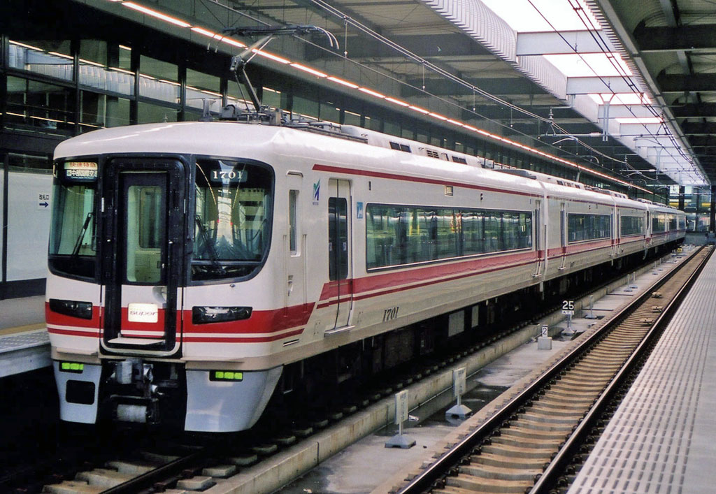 空港駅の1600系（中部国際空港）.jpg