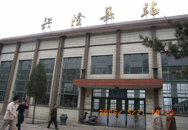 进站口外.JPG