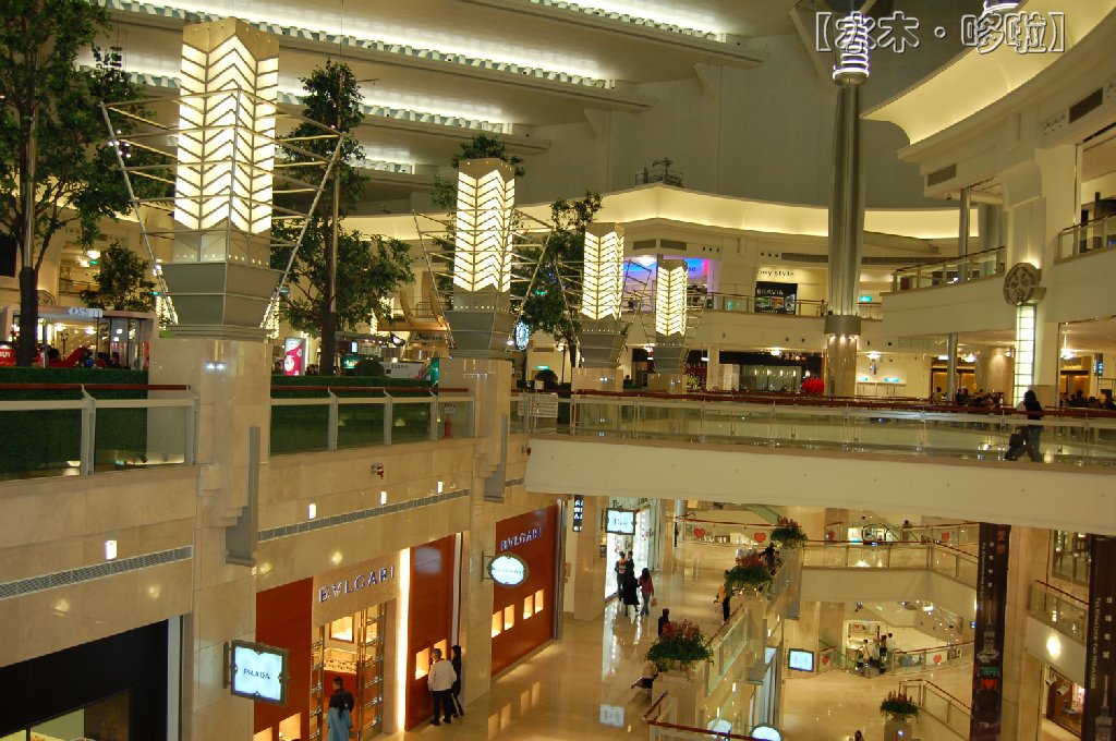 台北101大楼裙楼商场.jpg