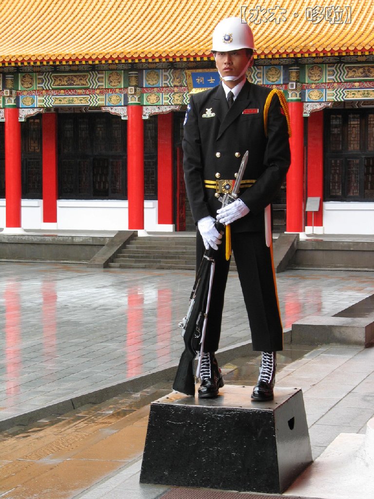 台北忠烈祠海军卫兵2.jpg